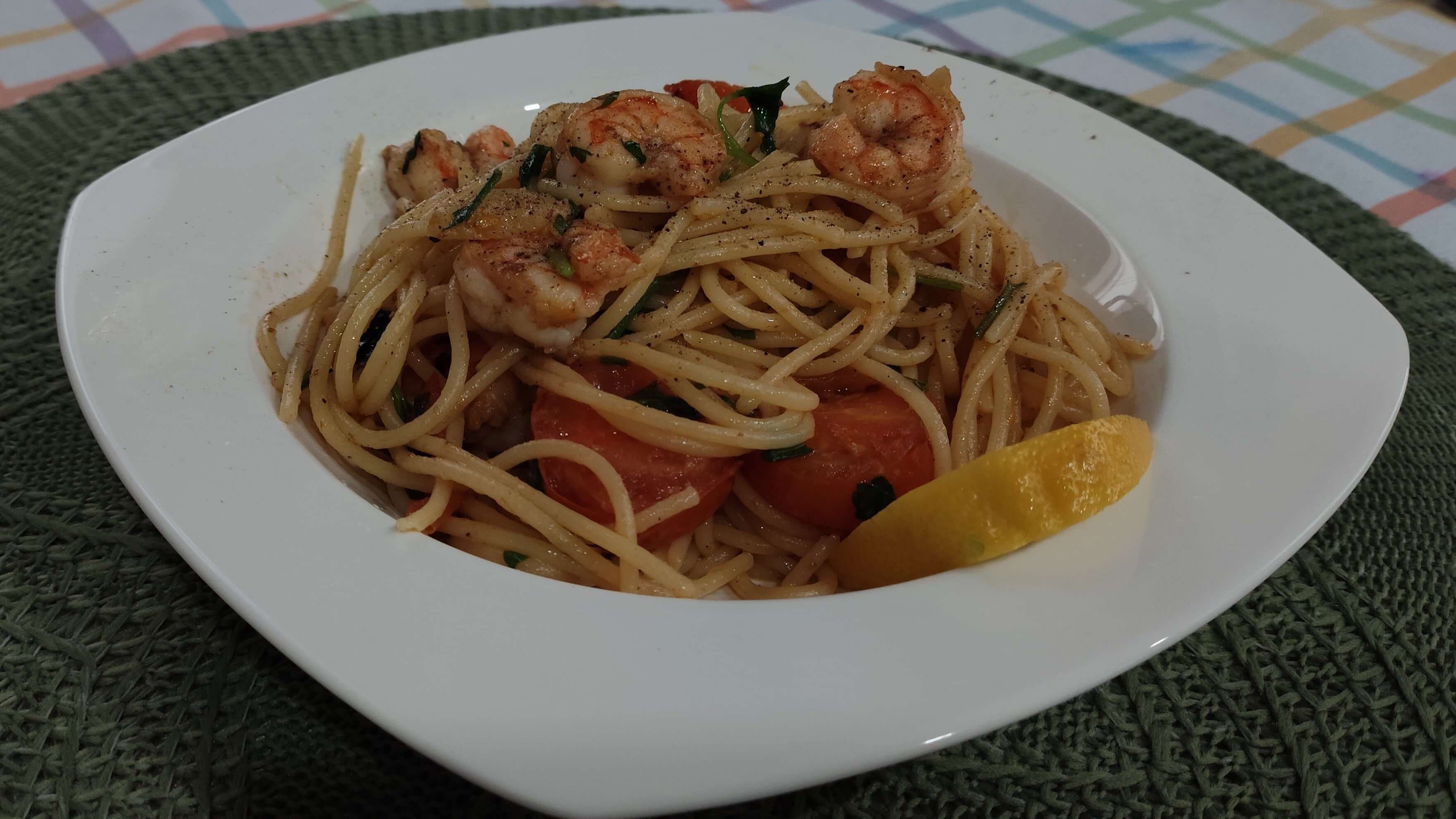 Aglio Olio s tygřími potvorami a rajčaty