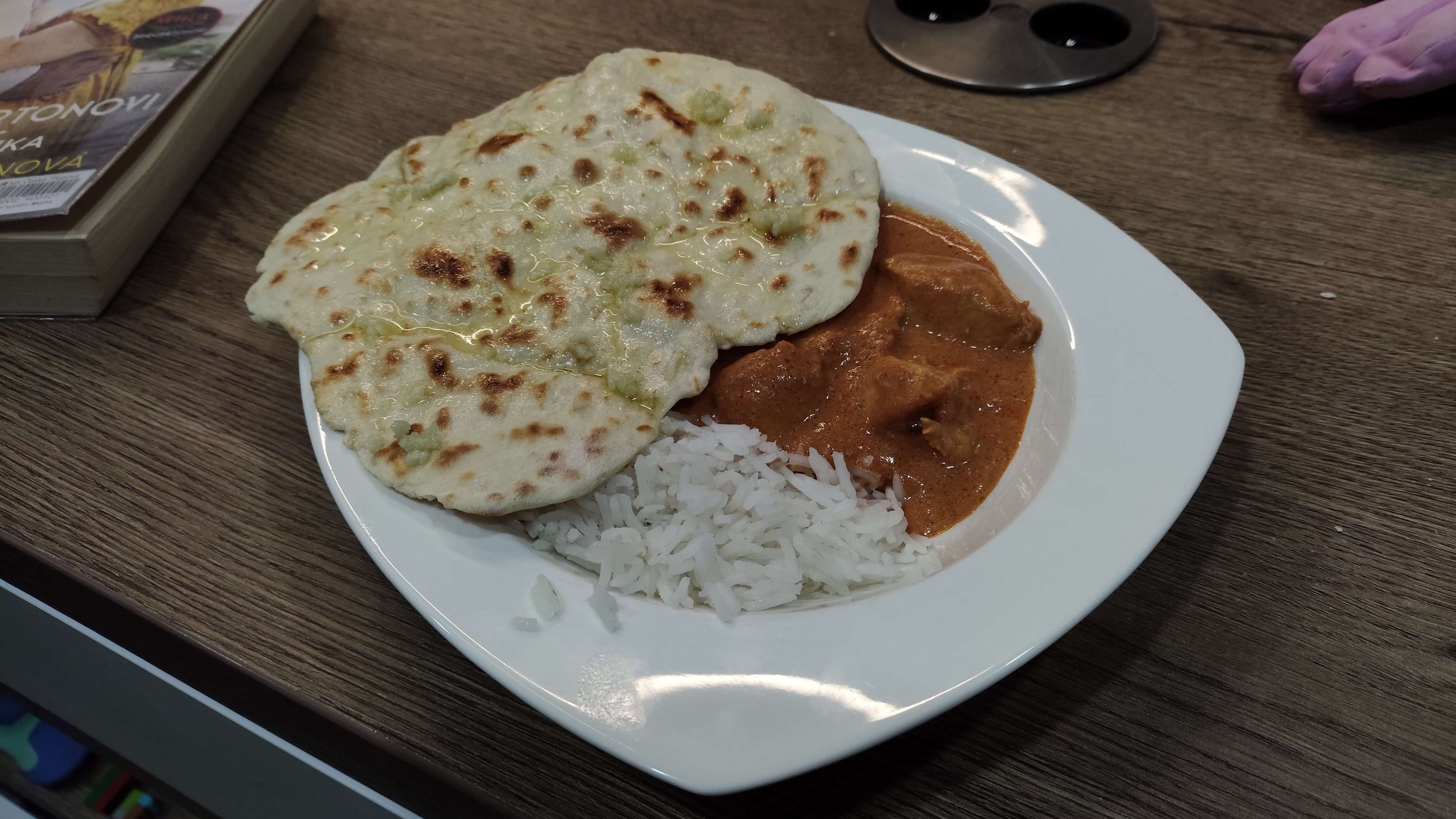 Butter Chicken z trouby s rychlými plackami