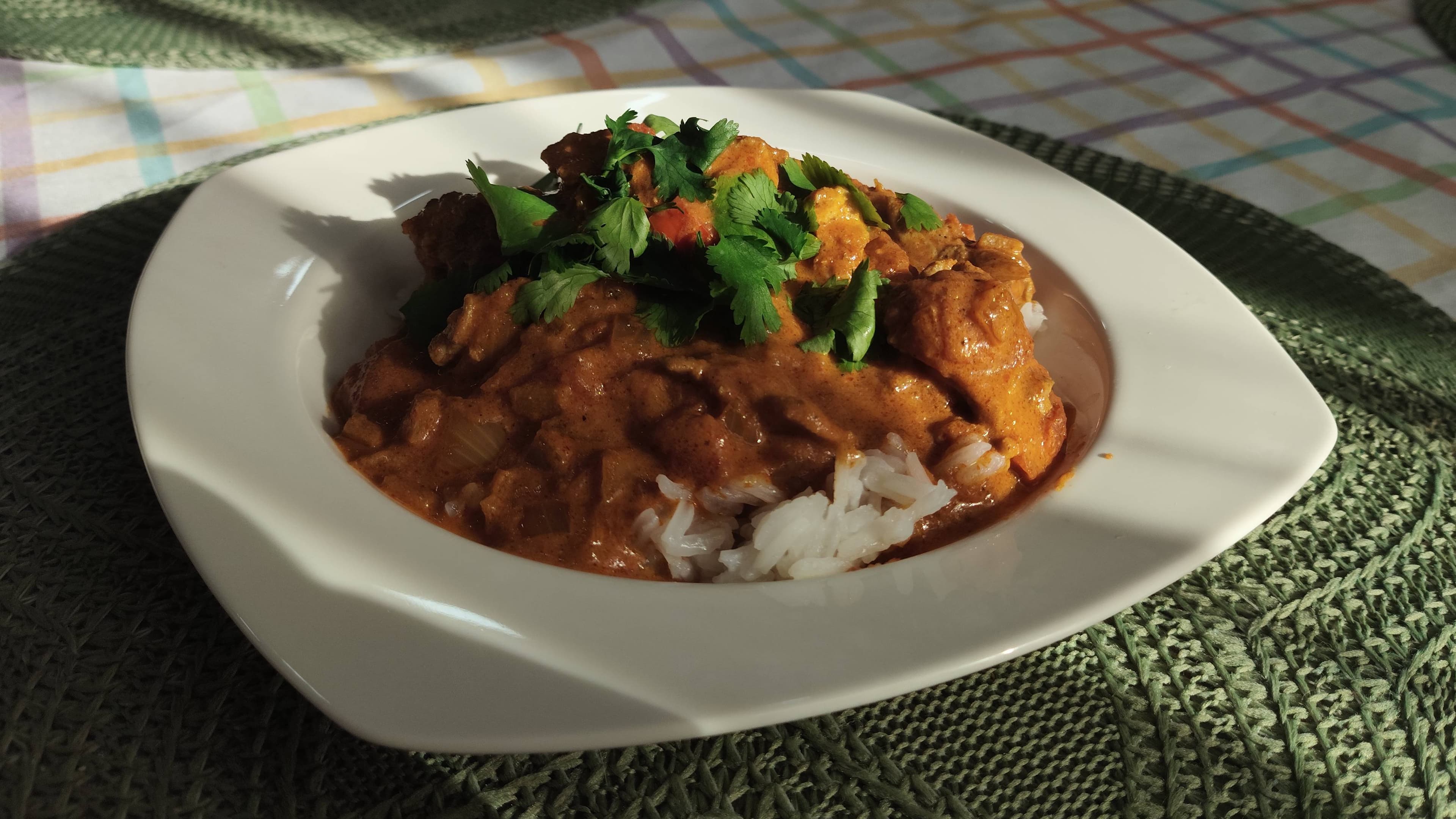 Kuřecí Tikka Masala s koriandrem